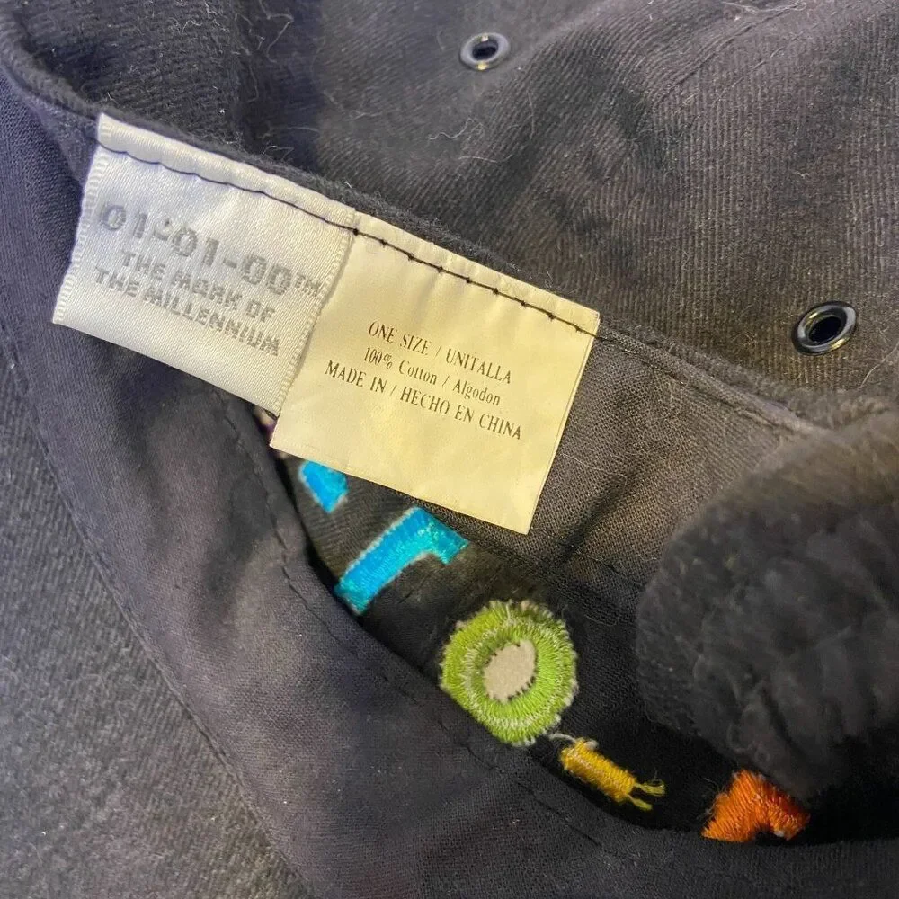 #4168 VTG Y2K 2000 embroidered Black baseball cap